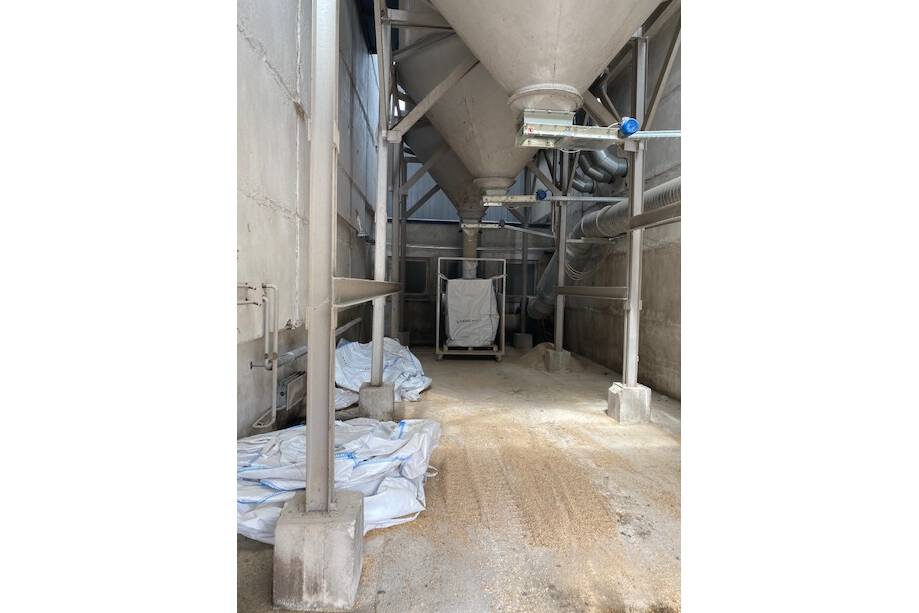 Dust monitoring in malt filling