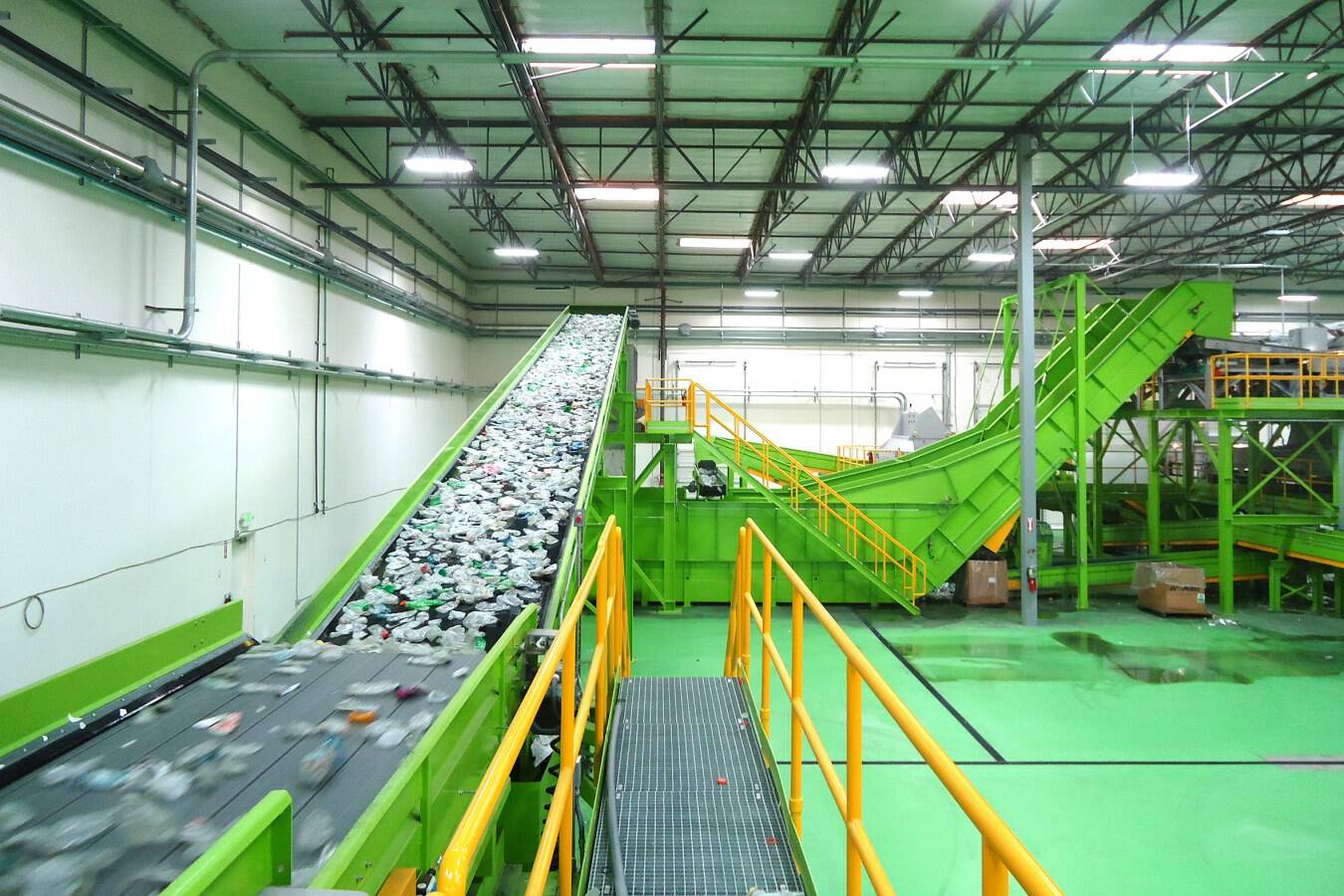 Sorting plant for PET and HDPE bottles