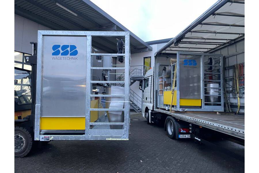 Transport of SSB belt thrower to the USA For a major customer in the petrochemical industry in the USA, we manufactured two pellet launchers for the best possible filling of plastic pellets into containers.