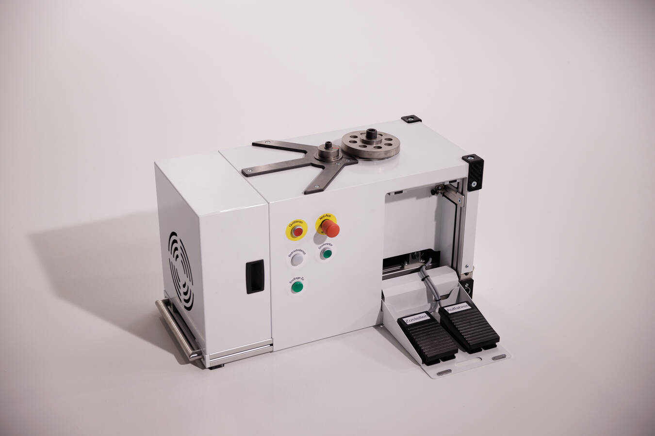 The JacBox - Electric flanging machine Mobile, flexible and simple - with the JacBox you have a professional solution at your disposal with which you can quickly and easily produce JACOB-quality flared edges to suit your specific situation.