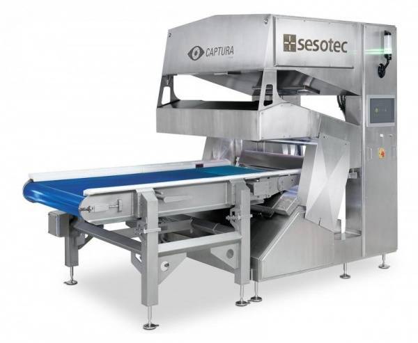 Sesotec’s newly developed CAPTURA FLOW sorting system removes organic and inorganic contaminations from packed food products. (Photo: Sesotec GmbH)